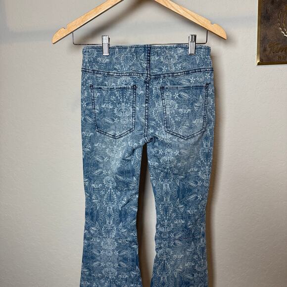 Women's We The Free Free People Paisley Print Medium Wash Flare Jeans Size 25 - Picture 8 of 10